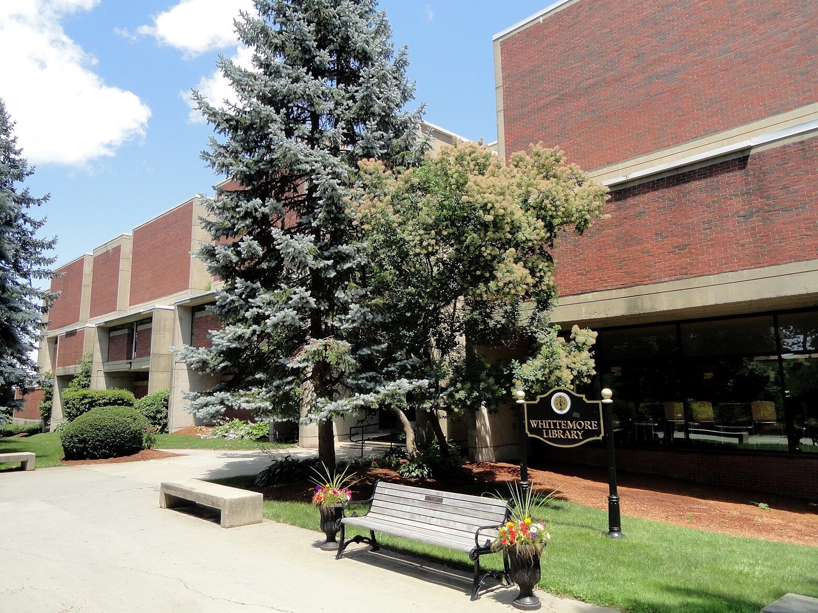 An image of Framingham State University's library